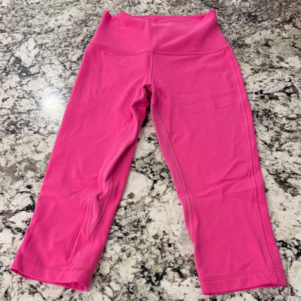Lululemon Athletica Pink capri Leggings. Size 4. Like new!